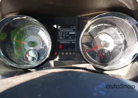 2015 Chrysler Town & Country Touring z USA, uszkodzony, nr VIN 2C4RC1BG8FR620186